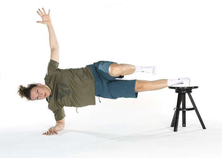 7th Copenhagen Plank advanced: Do the same exercise, but now the stretched leg is down and the bent leg is up