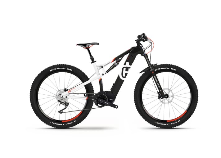   The entry-level model in the Mountain Cross range is the MC5 for 3999 euros. It comes with a Suntour Aion fork, Shimano's Steps E8000 drivetrain and an SLX groupset.