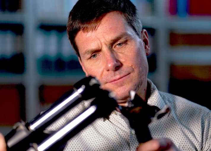   In his 25-year career as an expert valuer, Dirk Zedler has seen everything, from technical botches to material collapse due to faulty assembly. There is no such thing as absolute safety, he says. Anything can break. It is important to fit parts correctly and in accordance with the manufacturer's instructions - ideally always using a torque spanner.