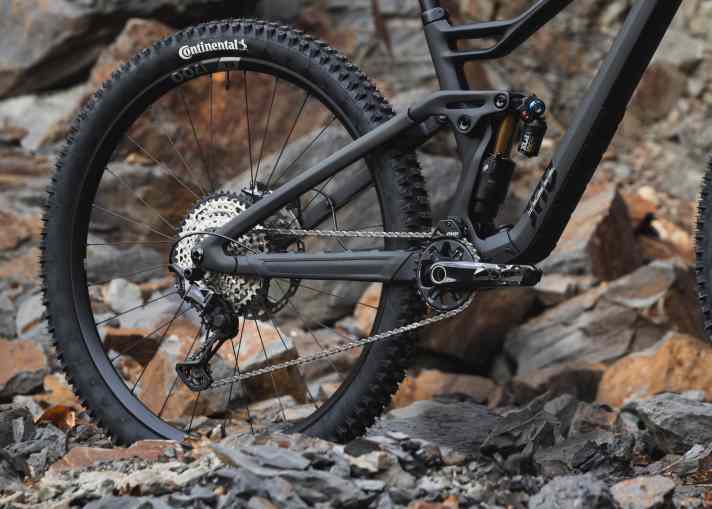 Das Radon Jab 10.0 mit seinem potenten Heck und fetten Conti-Reifen gibt's für 4199 Euro.