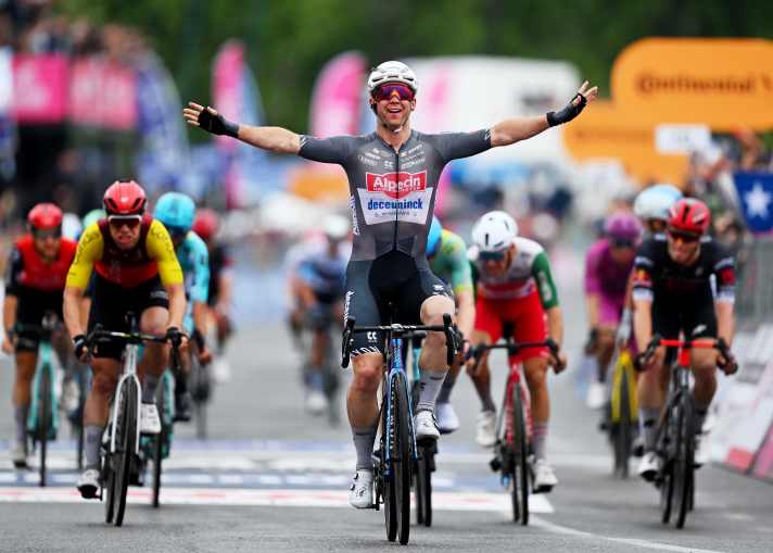 Despite his all-round qualities, Kaden Groves can also win in a real sprint. He showed this on stage 6 of the Tour of Italy