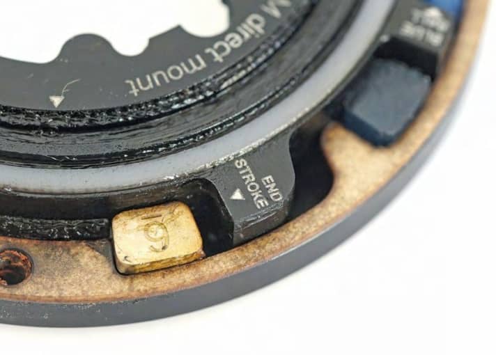 Im Mittelteil lagern die Stahlfedern.