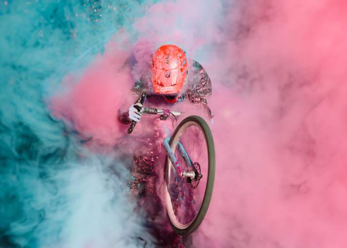 Freeriden auf dem Gravelbike: Gabriel zeigt in dem Clip, was mit dem Gravelbike alles möglich ist. 
Wir sagen: unglaublich!