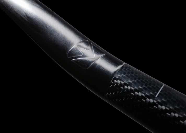 The laminated Bike Ahead logo is of course also made of carbon fibre.