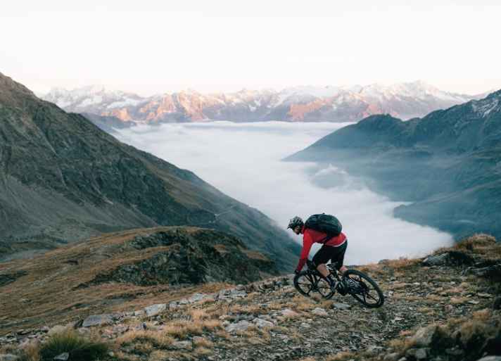 The crowning glory of the M1 creation: the WorldCup model aims to compete with the fastest rivals in the E-MTB orbit. The bike costs 14999 euros with a feudal carbon package.