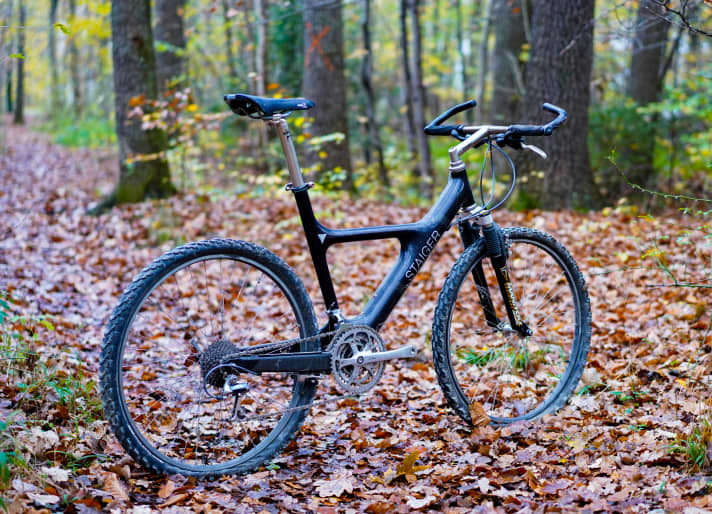 Alles voller Spinnenweben, überall Staub und kein Fitzel Luft mehr in den Reifen: So sieht es aus, wenn ein Kellerfund erstmals seit Jahrzehnten wieder Tageslicht sieht.