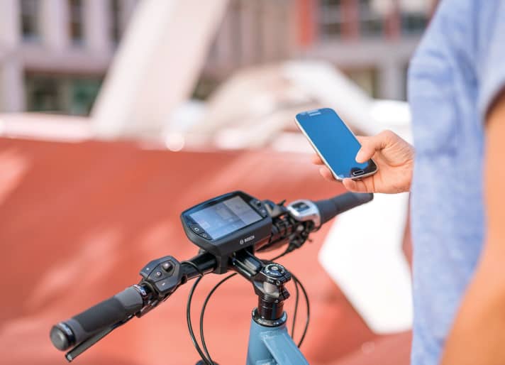 Viel zu sehen Das große Bosch Nyon-Display ist bei unterschiedlichen Lichtverhältnissen gut ablesbar. Über die passende Smartphone-App lässt sich das System noch individualisieren.