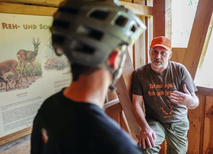   Buzzing forest bees, a pack of wild boar in the distance: The conversation in a visitor's hunting lodge near Munich did not turn into a turf war, but was surprisingly constructive.