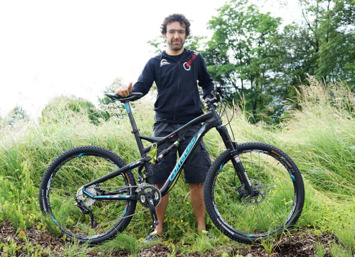   Corratec-Entwickler Luca Burzio hat sich beim Austüfteln der 10 Hz-Technologie von Automobil-Dämpfern inspirieren lassen.