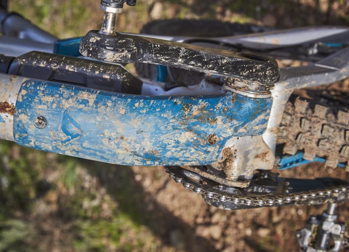   The frame guard on the down tube is bolted on and is designed to keep the frame in good condition even under the most adverse conditions.