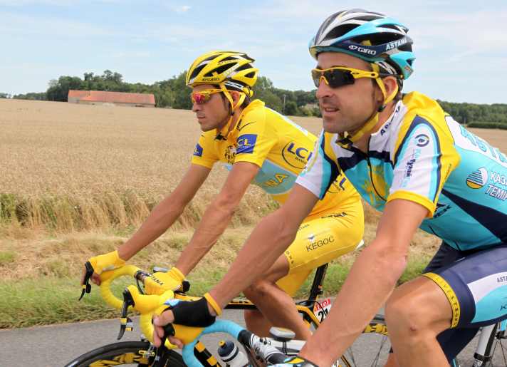 Haimar Zubeldia (right) alongside Alberto Contador. The Basque rider himself achieved a top ten finish in the Tour de France six times.