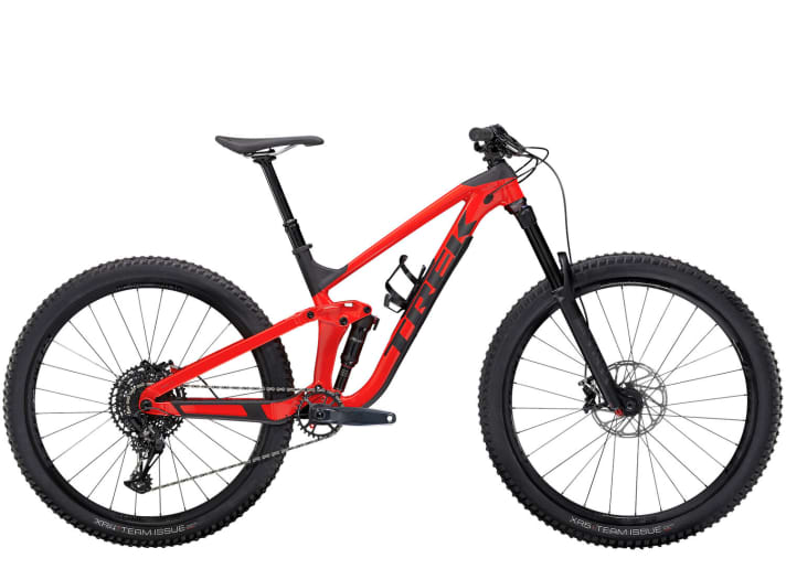   The Trek Slash 7 with aluminium frame, Rockshox Yari fork and NX drivetrain costs 2999 euros.