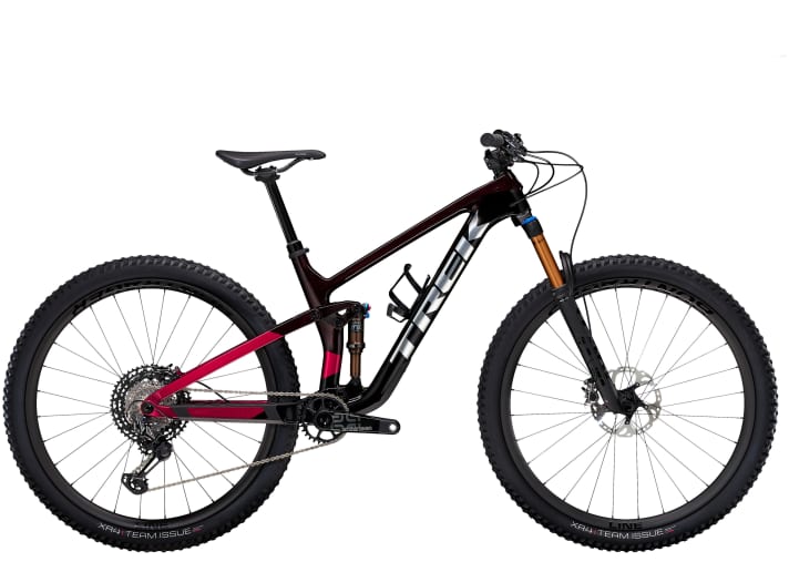   The Top Fuel 9.9 XTR for € 9999 is the only model with a 130 mm suspension fork (Fox 34 Grip2) as standard. This means that the head and seat angles are around half a degree slacker than the other models with a 120 mm fork.