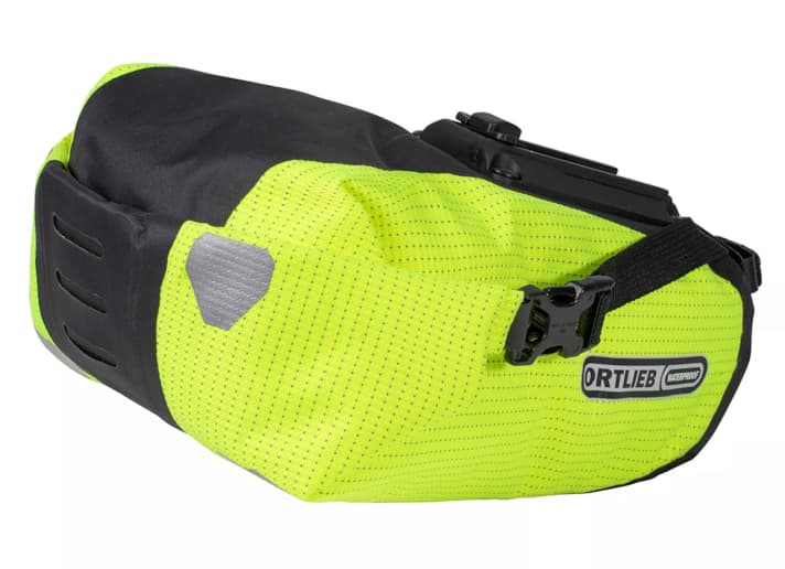 Platz für Werkzeug, Schlauch, Snacks und sogar eine Regenjacke