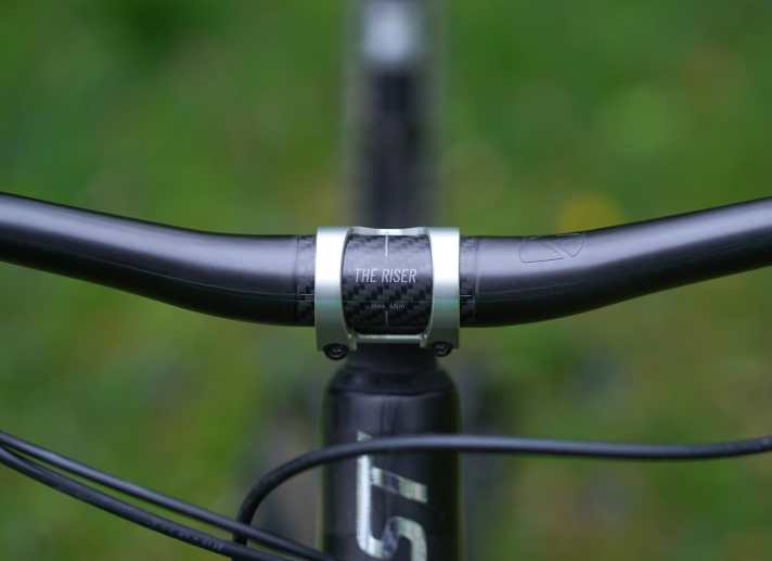 Superleicht, vibrationshemmend und made in Germany: der neue MTB-Carbonlenker Bike Ahead The Riser 25 und The Riser 30 und seine wichtigsten Verkaufsargumente.