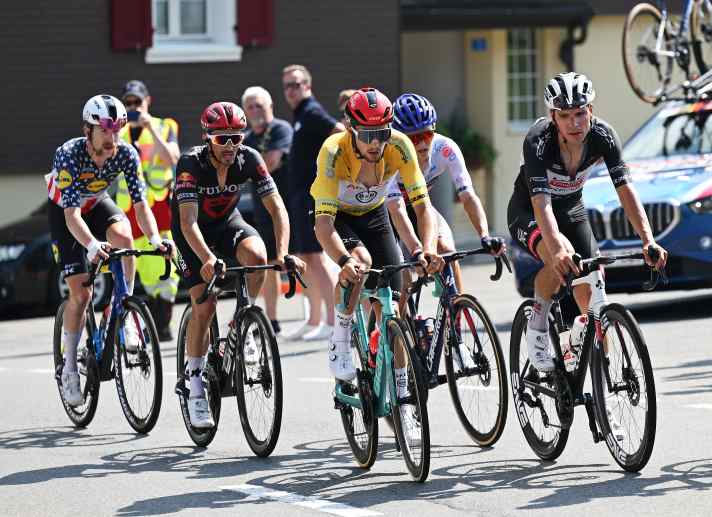 Group of the best on the penultimate mountain of the day