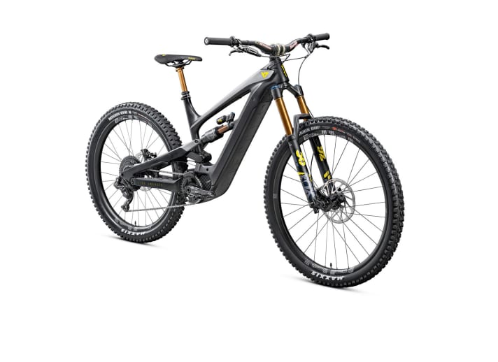   YT Decoy CF Pro Race: Heißer Preis: 6599 € kostet die Top-Variante in Vollcarbon-Bauweise mit Highend-Fahrwerk, Elektro-Schaltung und Carbon-Laufrädern. Das Einstiegsmodell gibt’s für 4599 €.