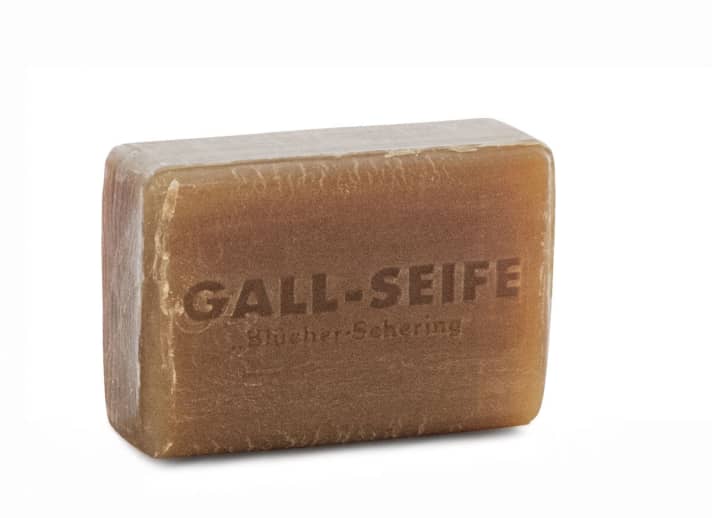   Gall soap: This tried and tested household remedy has earned its good reputation over the years. Rubbing with gall soap also helps quite passably with smudges. Only 1.50 euros.