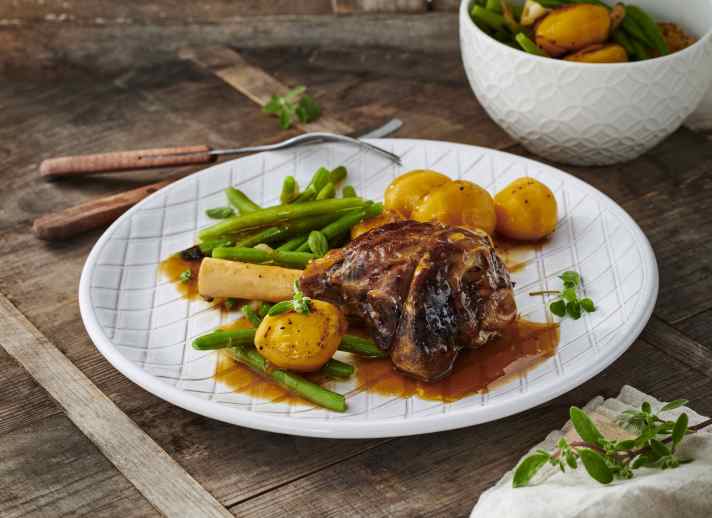 Looks delicious, but is taboo just before training: heavy dishes such as knuckle of pork.