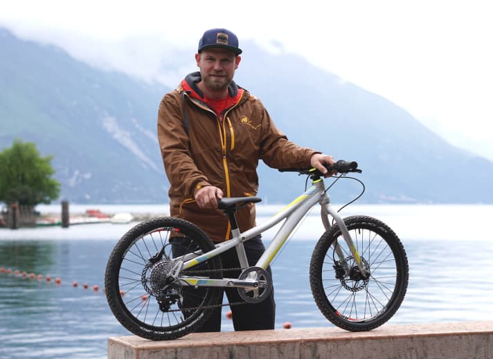 Supurb founder Sebastian Tegtmeier with the unsprung standard version of the BO20.