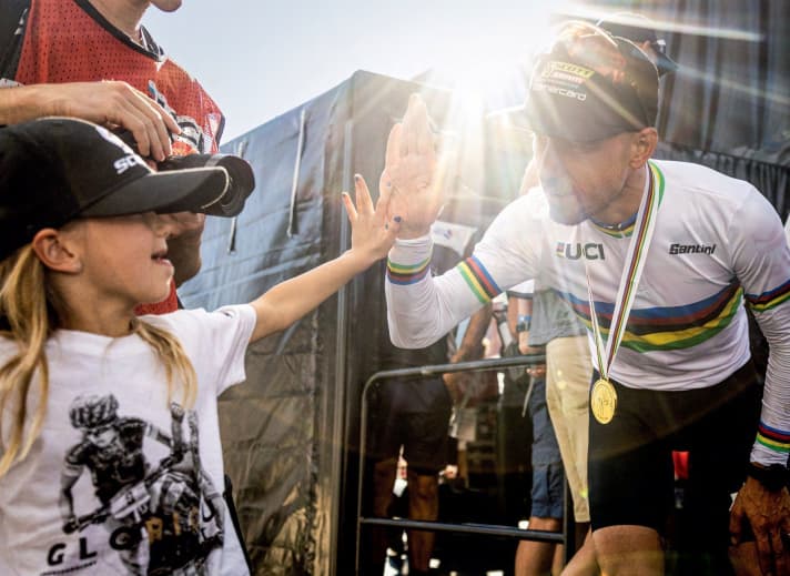 Ninos ganzer Stolz ist Tochter Lisa, die oft bei Rennen dabei ist.