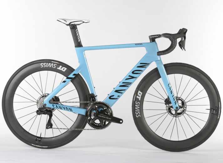 L'actuel Aeroad CFR compte parmi les meilleurs allrounders de course du peloton. Avec 204 watts dans la soufflerie GST, le Canyon est l'un des vélos les plus rapides du test TOUR.
