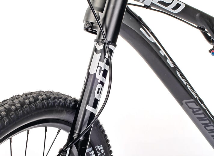   A force to be reckoned with even without bellows: the sensitive Lefty fork. A quick push on the top of the fork is all it takes to lock it.