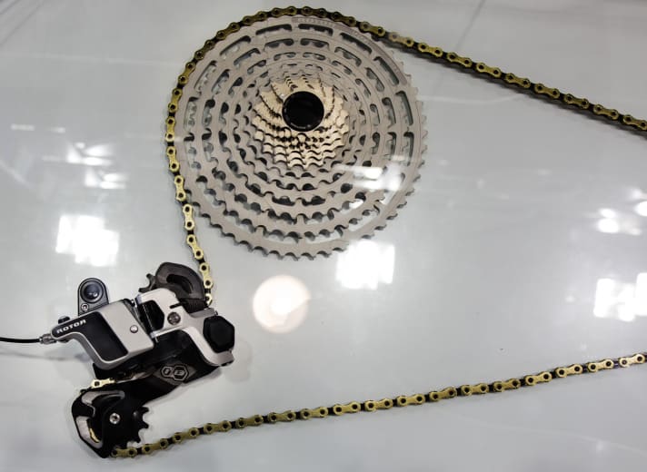   Mit der ersten serienmäßigen, hydraulischen 13-fach Schaltung und einer Gangspreizung von 520 % greift Rotor die Schaltungen der Konkurrenz an.