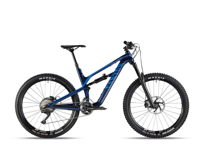   The Canyon Spectral AL 7 relies on the proven 2x11 Shimano XT drivetrain. Price: 2699 Euro