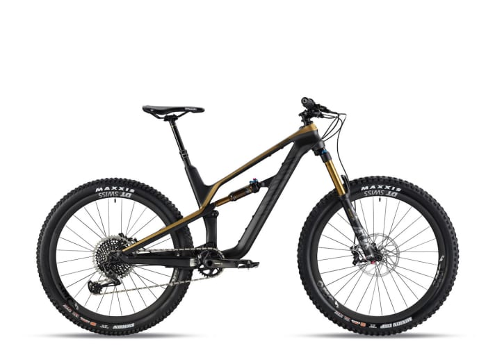   The Canyon Spectral CF 9 SL has a pair of carbon wheels from DT Swiss and a full carbon frame for 4999 euros. We have already tested the model. All the information in BIKE 2/18, available from newsagents from January 2018.