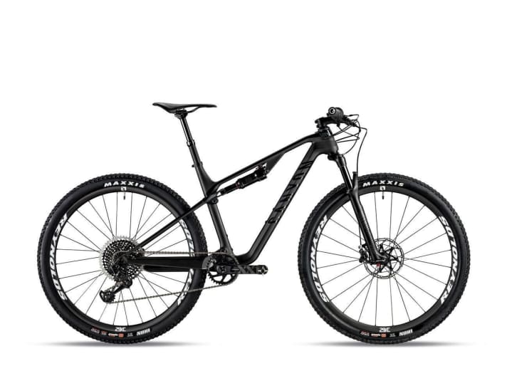   Only slightly cheaper: The Canyon Lux with Sid fork from Rock Shox (100 millimetres) and Sram XX1 Eagle drivetrain is available for 5599 euros.