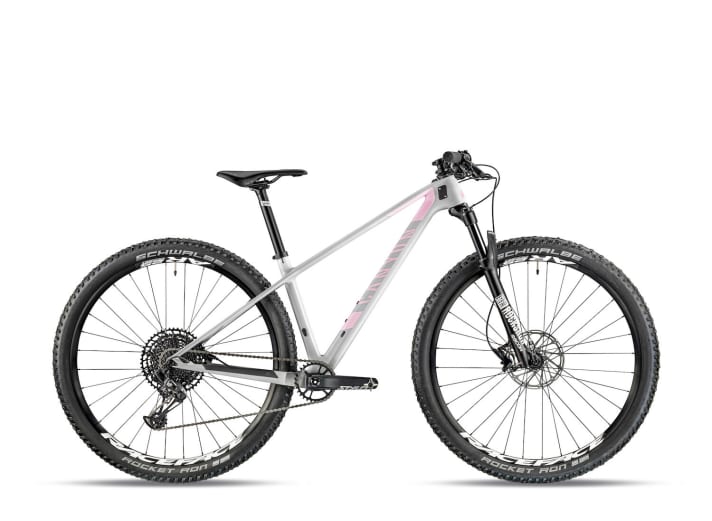   The women's version of the Exceed CF SL 5.0 also costs 1699 euros. The bike is available in four frame sizes from XS to L.