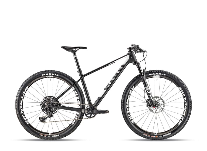   For 2700 euros, the Exceed CF SL 7.0 comes with carbon wheels, a Sram 12-speed drivetrain and a SID Select fork.