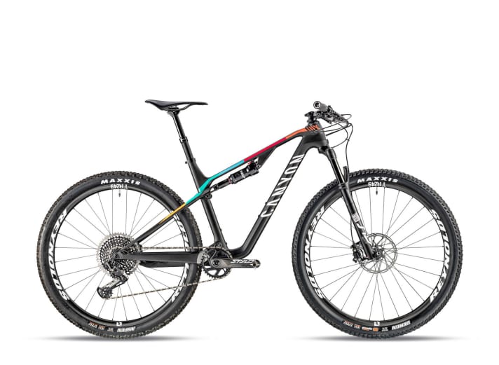   4199 Euro kostet das Lux CF SL 8.0: Dafür gibt's Carbon-Laufräder von Reynolds, eine Carbon-Kurbel und ein Rockshox-Fahrwerk mit 110-mm-Gabel.