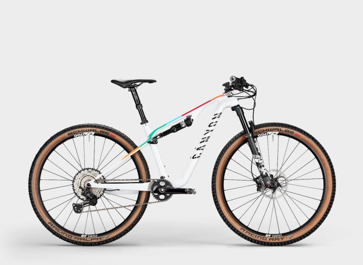   The only women's model in the Lux range: the CF 7 WMN for 3500 euros.