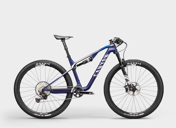   The Lux CF 7 for 3500 euros with Shimano XT gears, DT Swiss XR 1700 wheels and Fox 34 fork with 110 millimetres of travel.