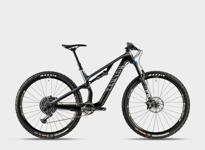   The entry into the Neuron CF family: The Neuron CF 8.0 costs 2700 euros, is said to weigh 13.22 kg and comes with 1x12 GX Eagle, Fox 34 Rhythm fork and Canyon dropper post.