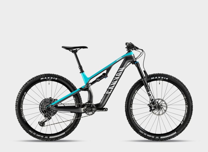   The women's version of the Neuron CF 8.0 also costs 2700 euros, weighs 13.04 kg and has women's-specific grips and a women's saddle as well as a shorter shock with an adapted spring curve.