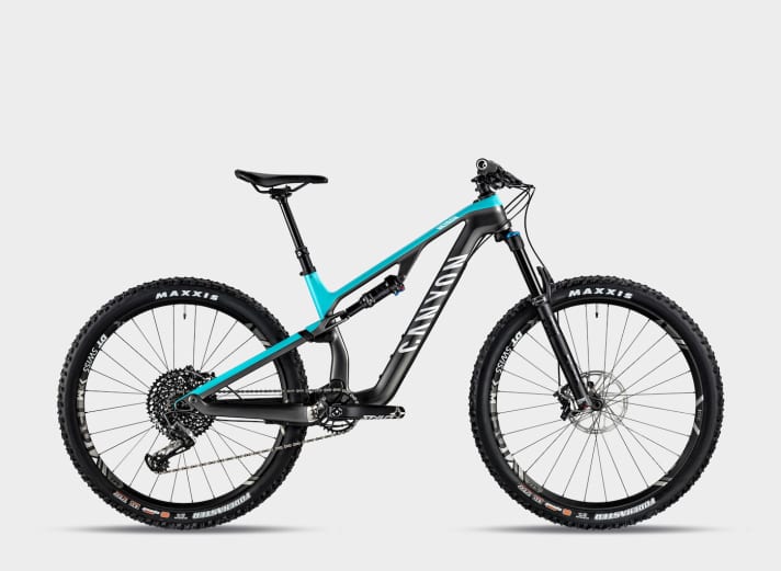   Neuron CF WMN 9.0: Das hochwertigere Damen-MTB liegt bei 3100 Euro. Dafür gibt's ein Fox 34 Performance-Fahrwerk, einen Sram X01/GX Eagle-Mix und hochwertige DT Swiss-Systemlaufräder. Gewicht: 12,58 kg. Rahmengrößen: XS, S, M, L.