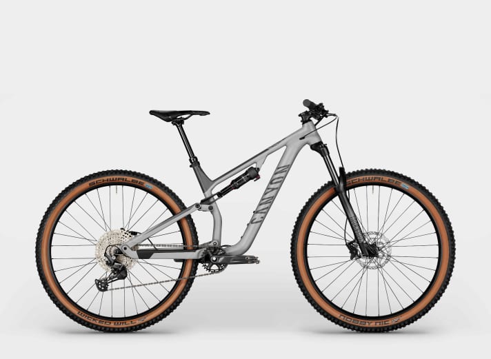   A solid aluminium trail bike for less than 2000 euros: The Neuron 5 for 1899 euros is and remains Canyon's most affordable MTB fully. The complete bike is said to weigh 15.3 kilos.