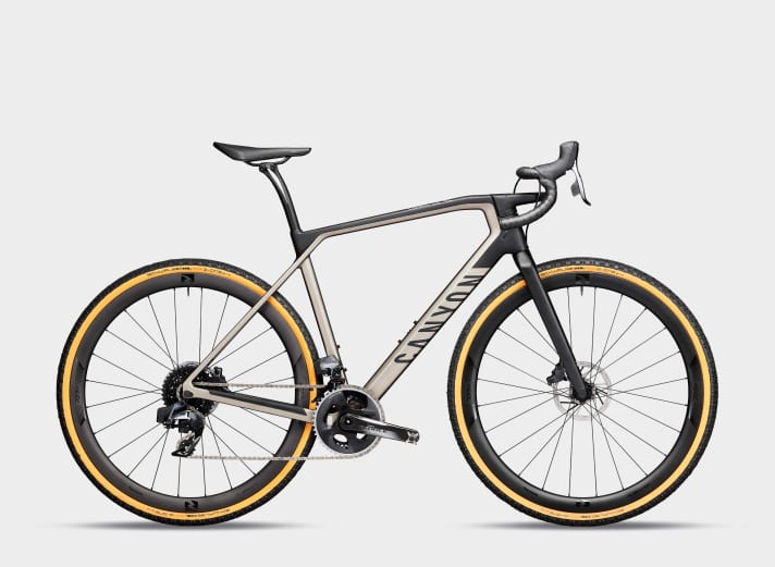   Retravaillé pour l'occasion : Le Grail CF SL 8 eTap avec le groupe Force eTap AXS Wide à 2 vitesses de SRAM.