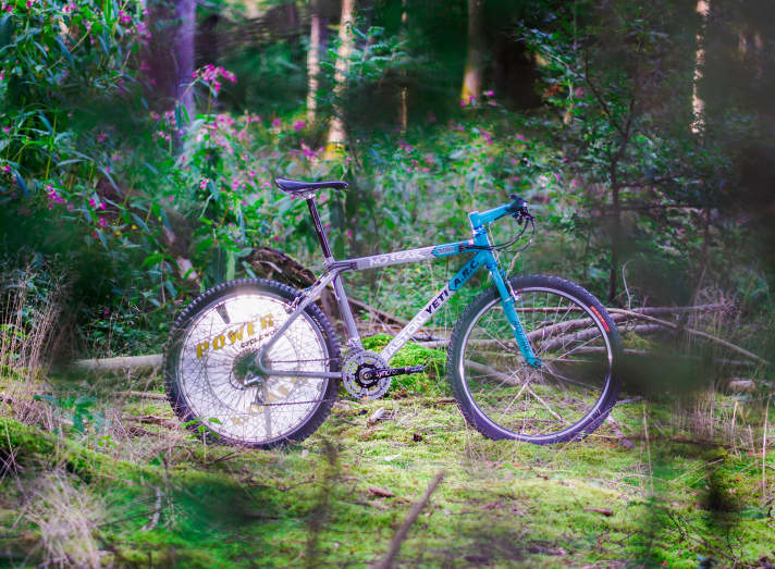 Fat, butted aluminium tubes, one-piece bent rear triangle: the 1993 Yeti A.R.C., here the one ridden by reporter Henri Lesewitz, was the new non plus ultra in the Wold Cup after the C-26.