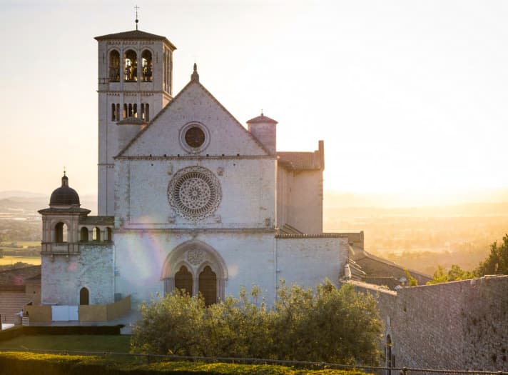 PATRIMOINE HISTORIQUE Saint François d'Assise est enterré dans l'église supérieure de la basilique de San Francesco.
