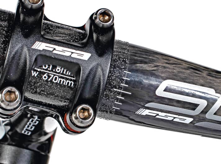   Versender Poison zeigt, dass Kohlefaser-Parts nicht allein für Edel-Racer reserviert sind. Spart zwar kaum Gewicht, sieht aber schick aus.