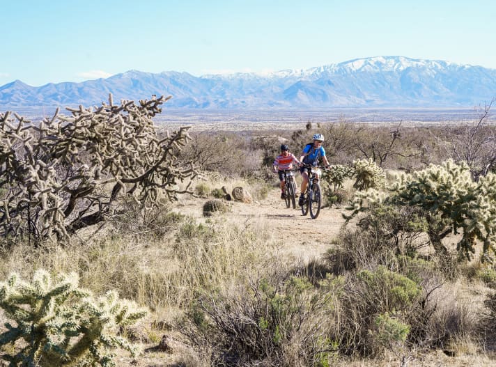 Mountains and plains, snow and cacti, professional and amateur bikers: the Old Pueblo combines many contrasts. That's what makes it so appealing.