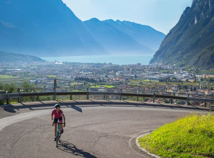 Schon im Anstieg nach Tenno verliert sich der Trubel von Riva