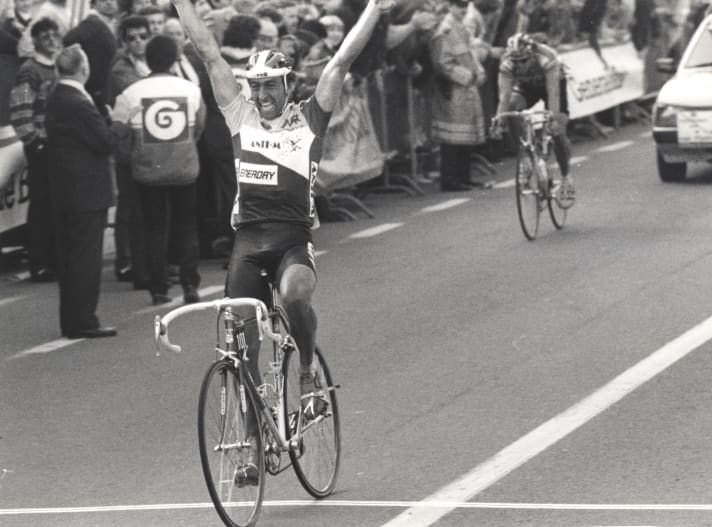 The biggest victory for a Belgian: Eddy Planckaert wins the Tour of Flanders in 1988.