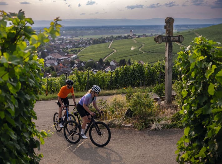 Chemins isolés : l'escalade à travers les vignobles coûte certes des forces, mais les routes sont petites et peu fréquentées.