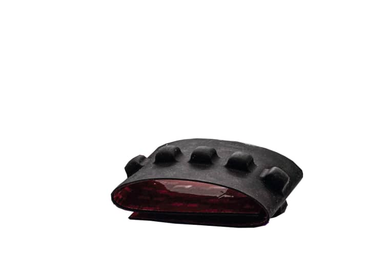   Silencer for retrofitting: With thick nubs on silicone rubber, the <a href="https://luna.r.lafamo.com/ts/i5534689/tsc?amc=con.blbn.497955.507800.14119779&smc=BIKE&rmd=3&trg=https%3A%2F%2Fwww.bikeinn.com%2Fradfahren%2Fvhs-2.0-slapper-kettenschutz%2F138166264%2Fp" target="_blank" rel="noopener noreferrer nofollow">VHS Slapper Tape</a> * effectively dampens chain slaps. 70 x 350 millimetres, 29.99 euros.