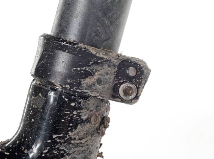   Schraubklemmung statt Schnellspanner kennt man von Racefullys. Aber eine doppelte Klemmung ist wirklich lästig, weil unnötig.